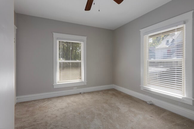 Building Photo - 915 E 29th St