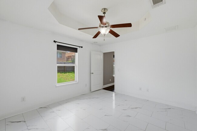 Building Photo - 5604 Shooting Star Ct