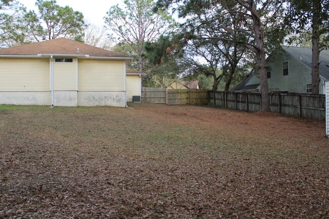 Building Photo - 305 Ashley Dr