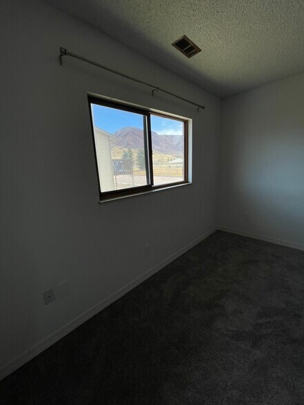 Building Photo - 2210 Split Rock Dr