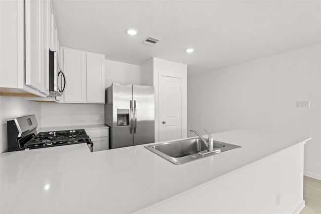 Building Photo - 214 Farray Frst Ln St