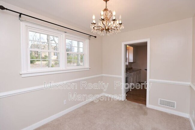Building Photo - 8707 Mapleton Rd