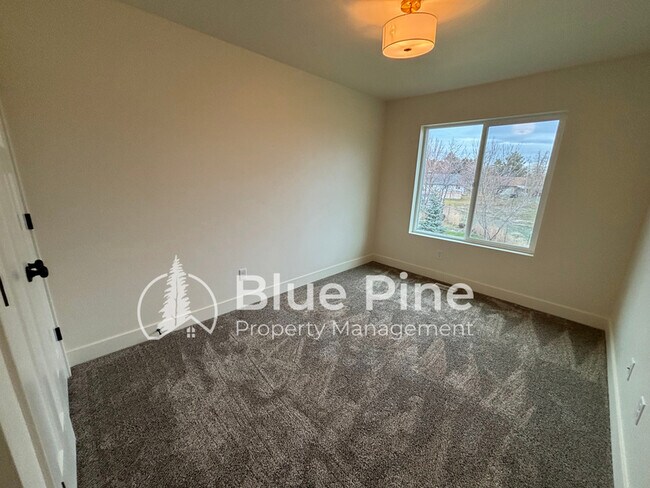 Building Photo - 2390 Caliber Pl