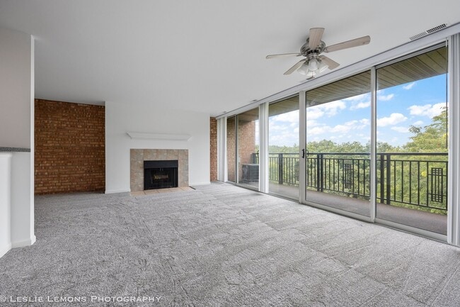 Building Photo - 5950 Oakwood Dr