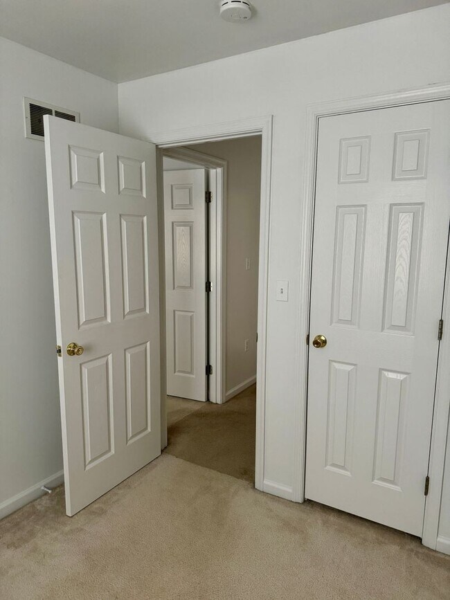 Building Photo - 809 Rockwood Dr