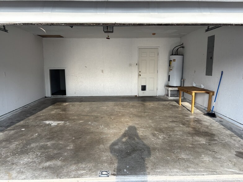 Building Photo - 15450 Cruiser St
