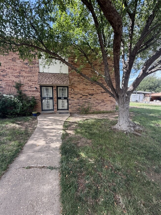 Primary Photo - 3602 Hawthorne Dr