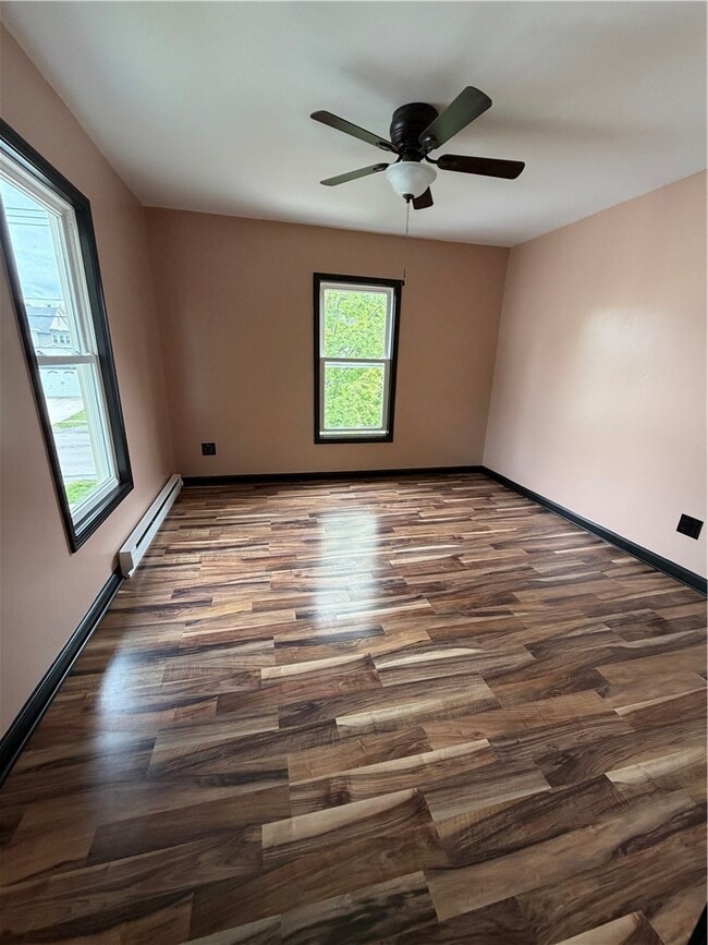 Building Photo - 210 W Oak Orchard St