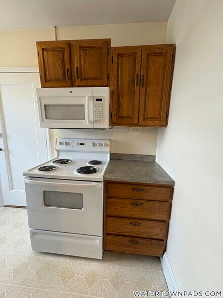 Building Photo - 550 Belmont St