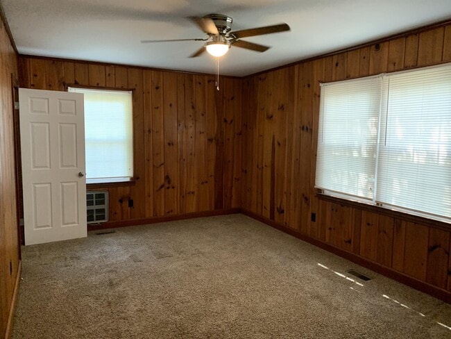 Building Photo - 5421 Pine St