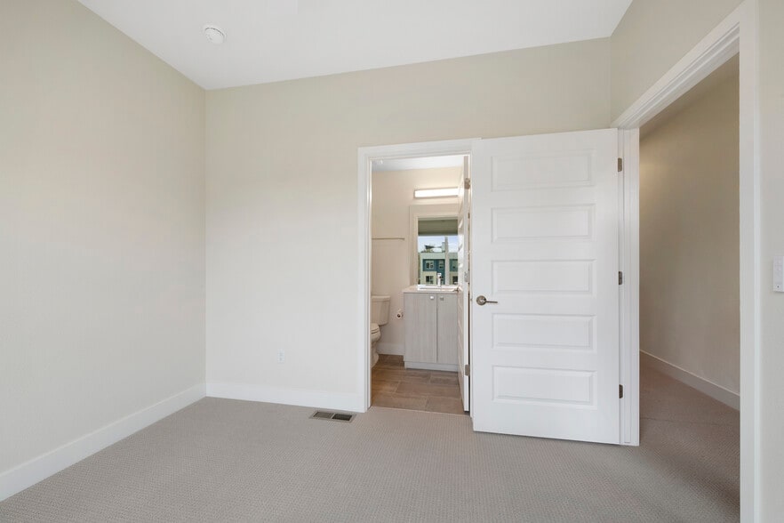 Building Photo - 3048 Wilson Ct