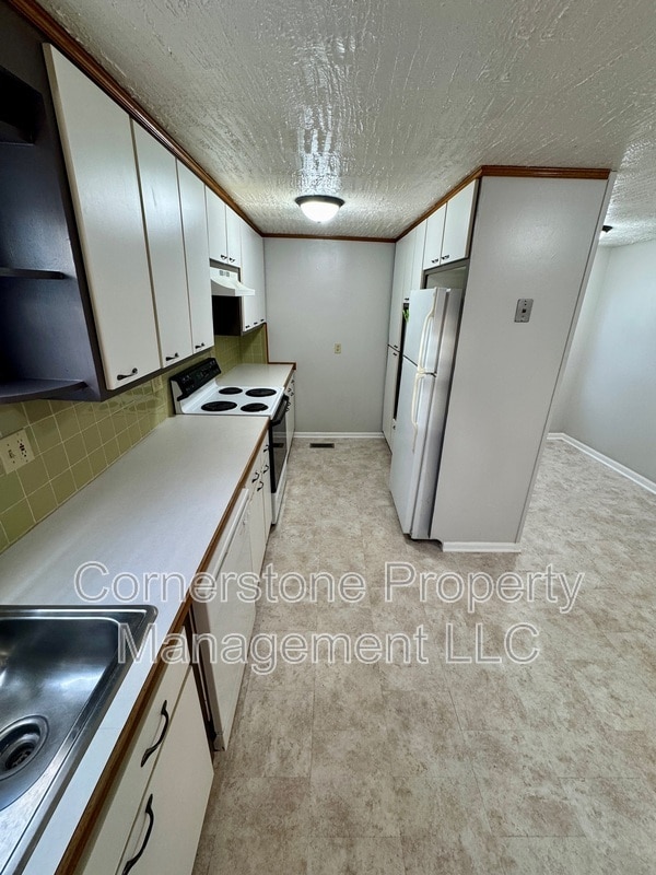 Building Photo - 1307 Elm St