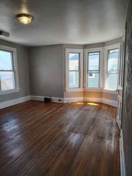 Building Photo - 626 Park Ave