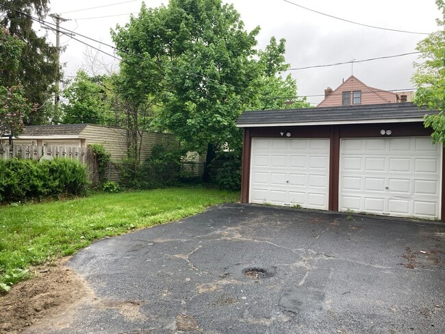 Building Photo - 3627 Lindholm Rd