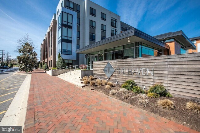 Building Photo - 145 Riverhaven Dr