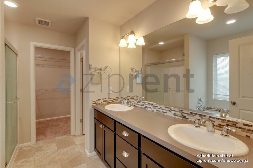 Building Photo - 8624 Adonis Ave NE