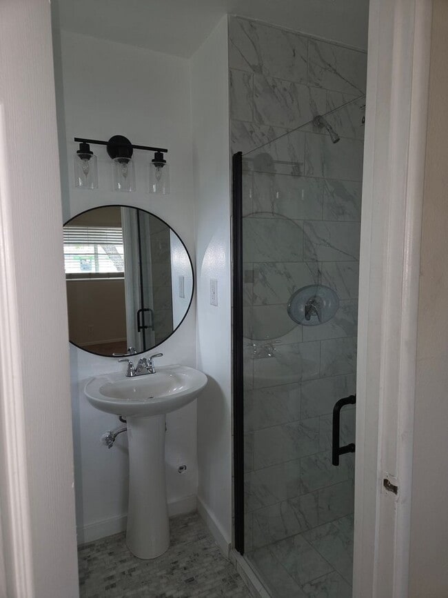 Building Photo - PRIVATE 3 bed/3 bath HOME + LARGE BONUS ROOM. NO OTHER UNITS ON PROPERTY.