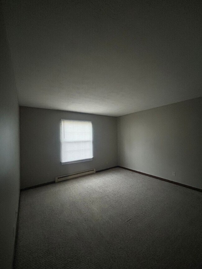 Building Photo - 60 Ironwood Ct