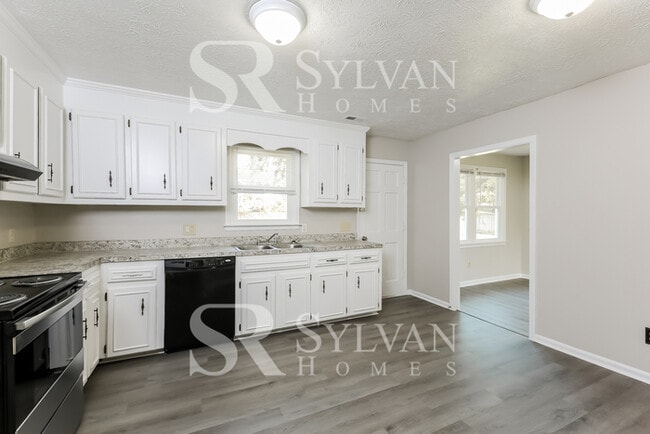 Building Photo - Your DREAM home awaits