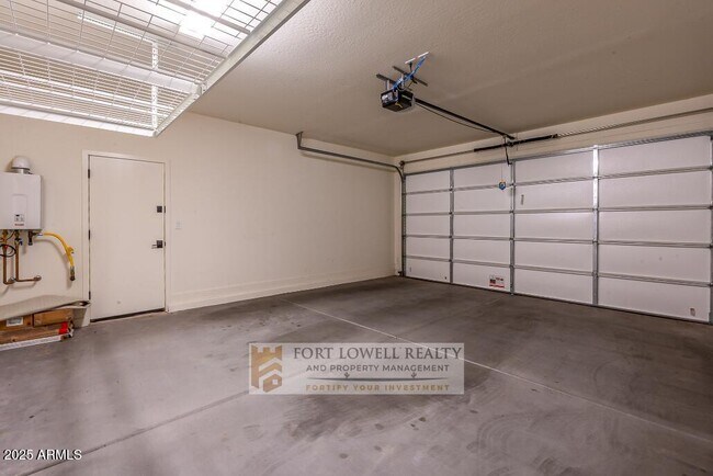 Building Photo - 8443 S 164th Dr