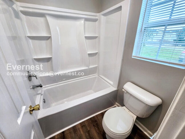 Building Photo - 476 Dove Way