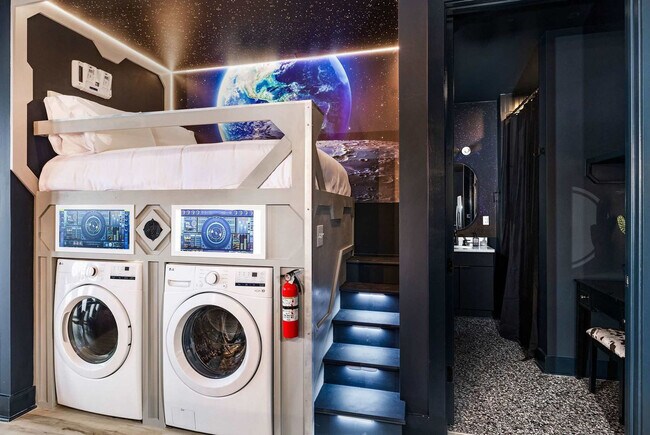 Building Photo - 245 Hermitage Ave