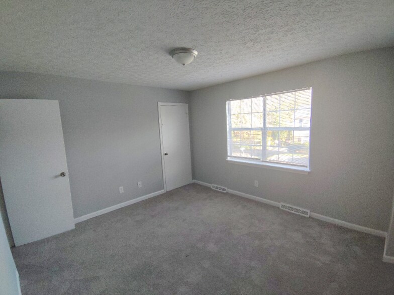 Building Photo - 33 Fonda Dr