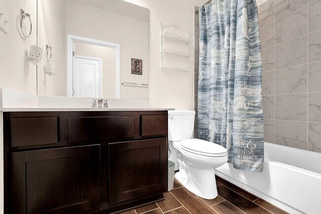 Building Photo - 116 Alba Ave