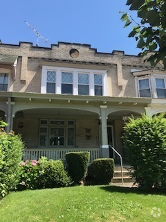 Building Photo - Great two story town home in the heart of ...