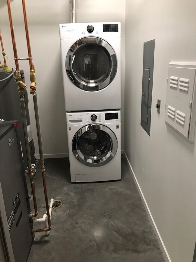 Building Photo - AVAILABLE AUGUST 2026 - Downtown Iowa City High-Rise Condo with Amazing Views