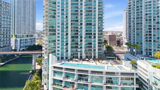 Building Photo - 92 SW 3rd St