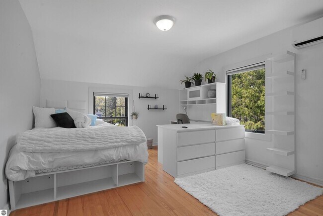 Building Photo - 7320 Peninsula Dr