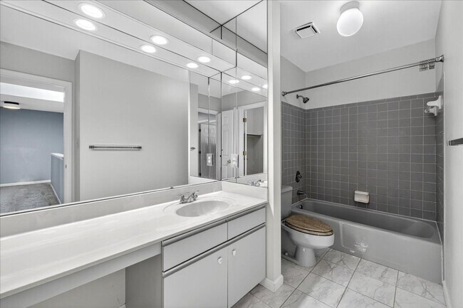 Building Photo - 4454 Lindell Blvd