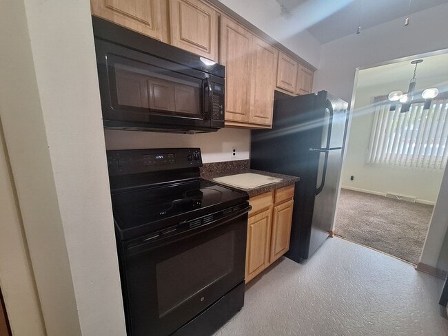 Building Photo - St Clair Shores 2 bedroom condo