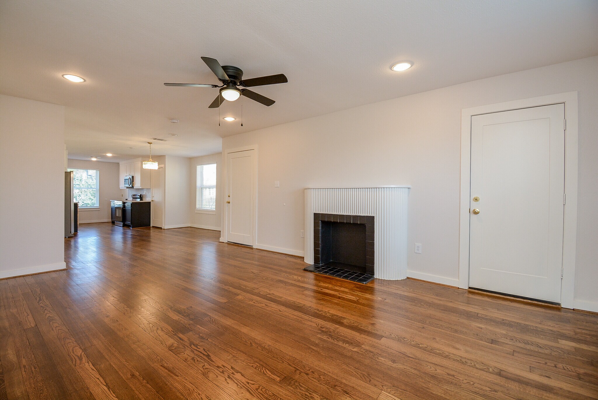 Decorative original fireplace - 2916 Arbor St