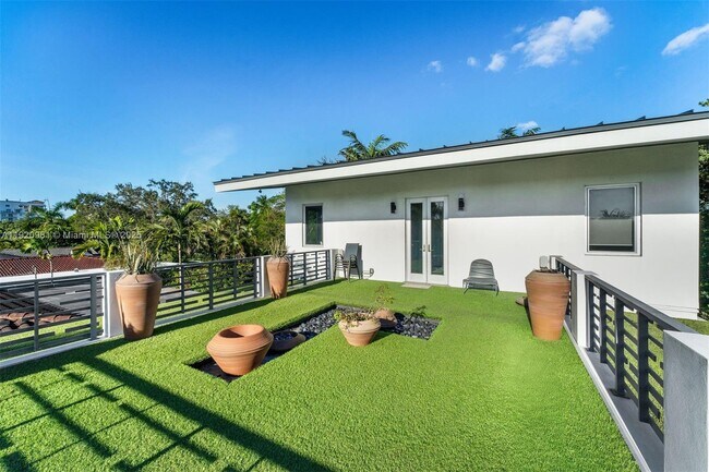 Building Photo - 101 SW 21st Rd