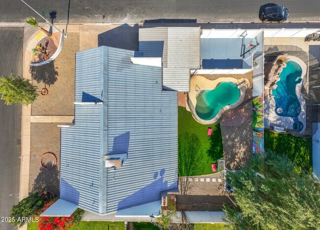 Building Photo - 1759 N Spring Cir