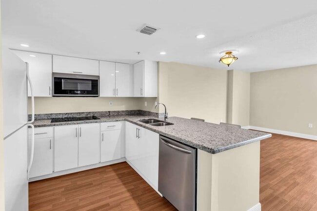 Building Photo - 3000 Coral Wy