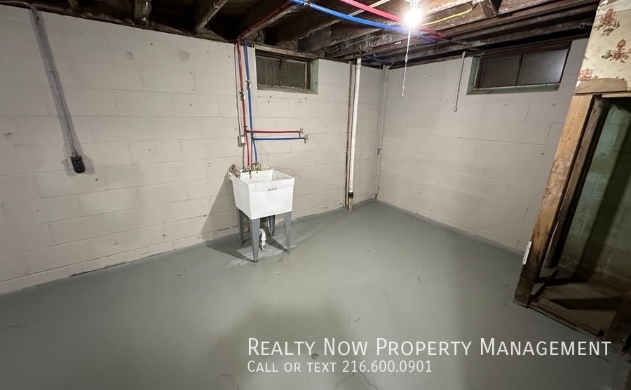 Building Photo - 16605 Kollin Ave