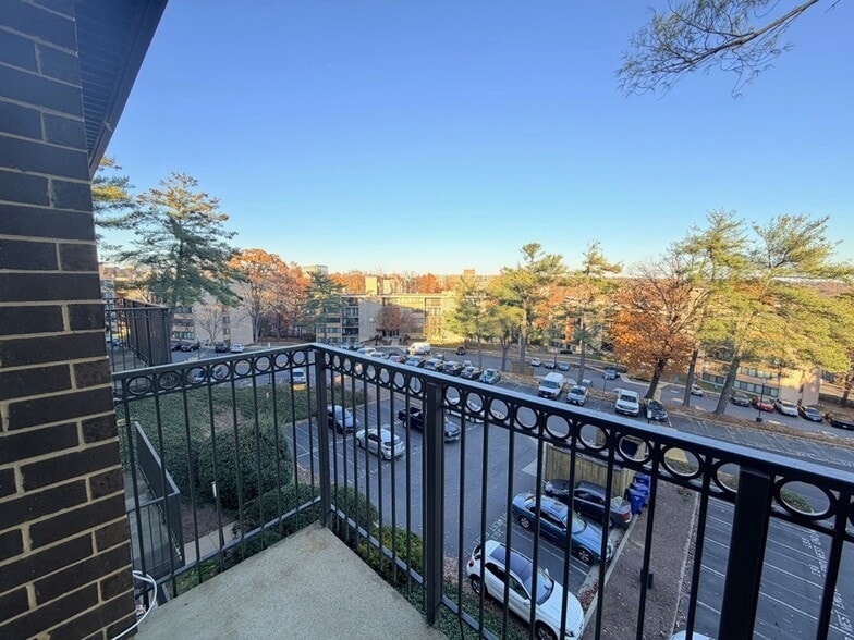 Building Photo - 75 S Reynolds St