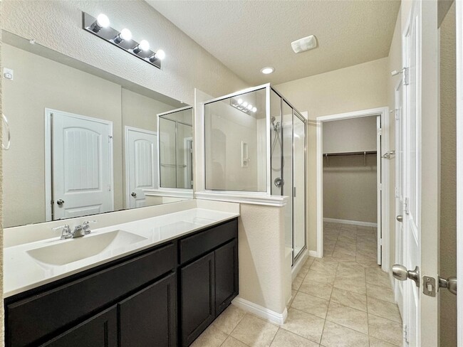 Building Photo - 407 Katmai Cir