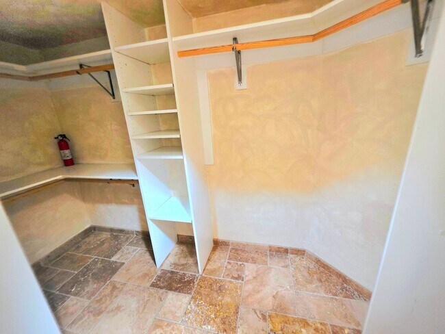 Building Photo - 4 Bed 2.5 Bath- 42nd St & Shea- Pool- Move in special