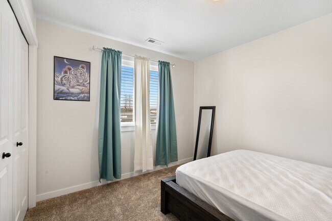 Building Photo - 5359 S Redeken Pl