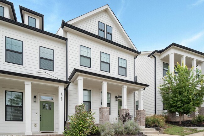 Building Photo - Stunning Modern Townhouse in the Heart of ...