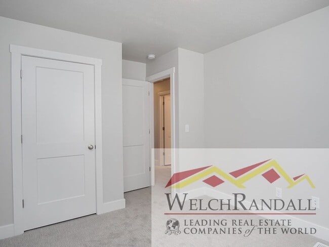 Building Photo - Live Comfortably in West Haven – Beautiful 3BR, 2.5BA Townhome for Rent!