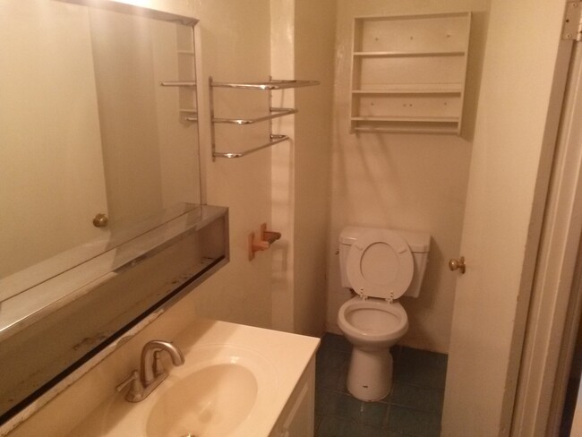 Building Photo - Enjoy Privacy in this 1BR Duplex with Larg...