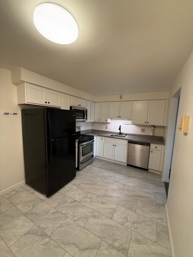 Building Photo - 802 Horner St