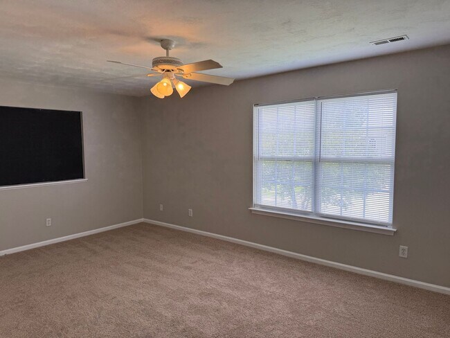 Building Photo - WOODBRIDGE POINTE