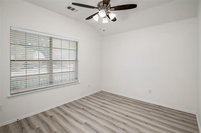 Building Photo - 2417 Eisenhower Dr