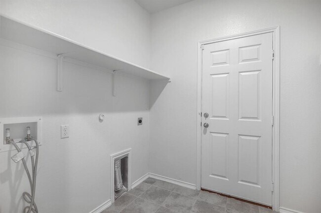 Building Photo - 210 Adeline Dr
